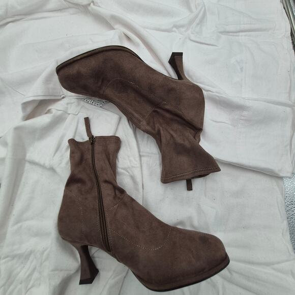 New Seychelles Paragon Boot heeled bootie Brown sueded women's size 7 - Picture 5 of 8